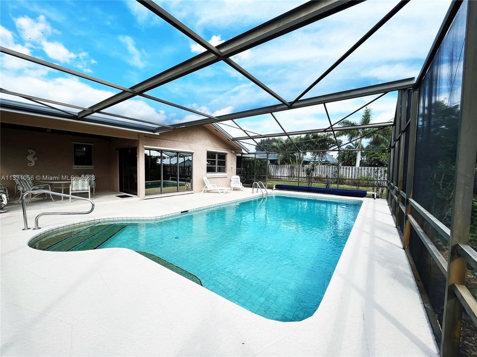 Recently Sold: $639,000 (3 beds, 2 baths, 1654 Square Feet)