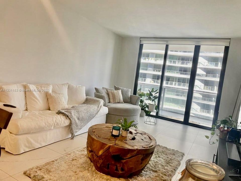 Recently Sold: $547,000 (1 beds, 1 baths, 651 Square Feet)