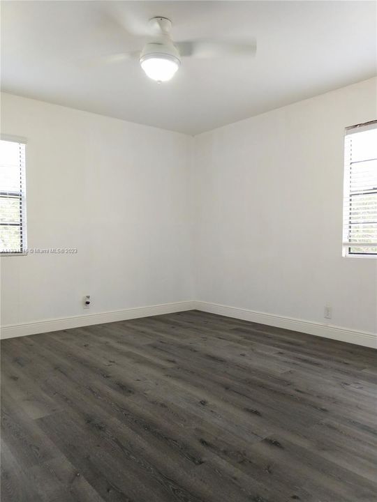 Recently Rented: $1,850 (2 beds, 1 baths, 1324 Square Feet)