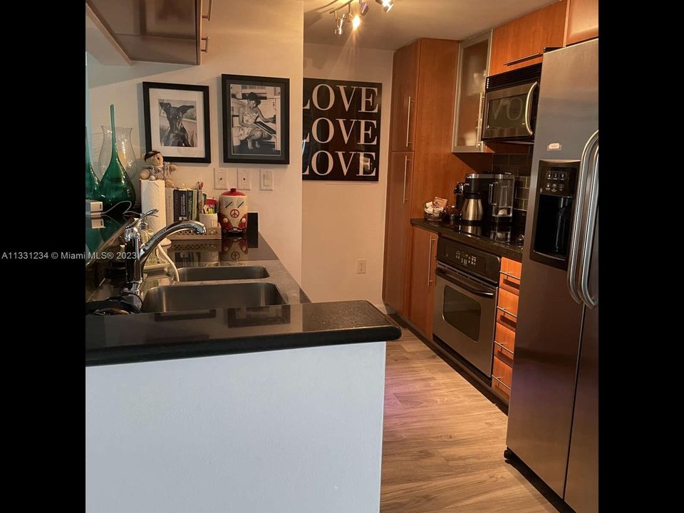 Recently Sold: $620,000 (2 beds, 2 baths, 1000 Square Feet)