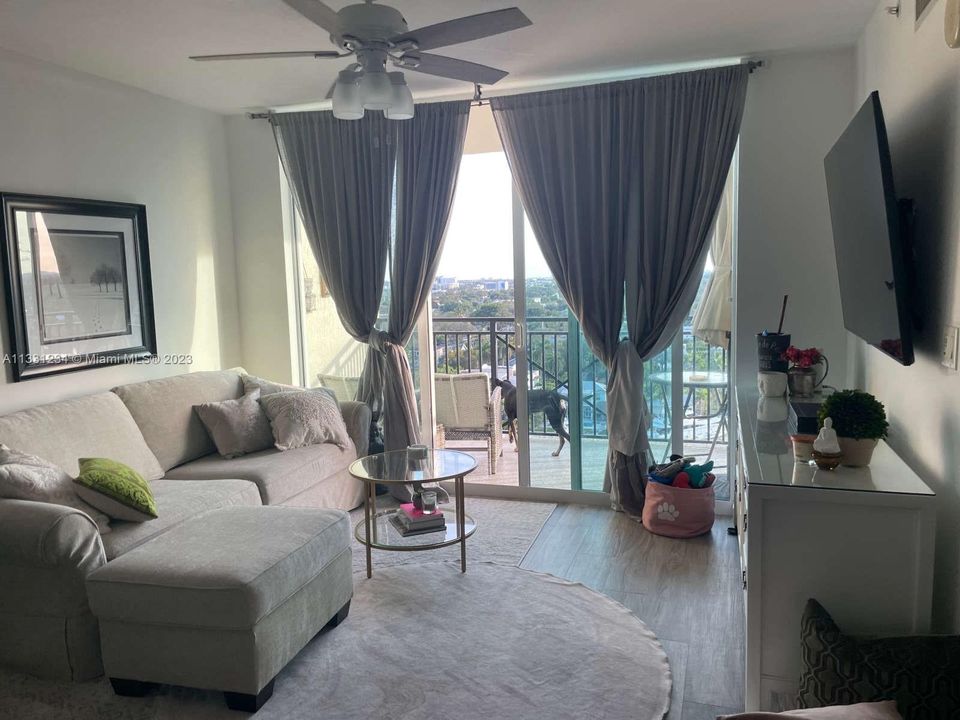 Recently Sold: $620,000 (2 beds, 2 baths, 1000 Square Feet)