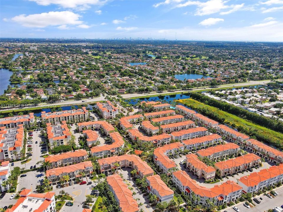 最近租的: $2,426 (2 贝兹, 2 浴室, 1059 平方英尺)