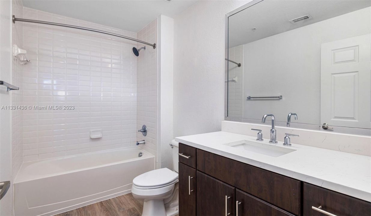 最近租的: $2,426 (2 贝兹, 2 浴室, 1059 平方英尺)