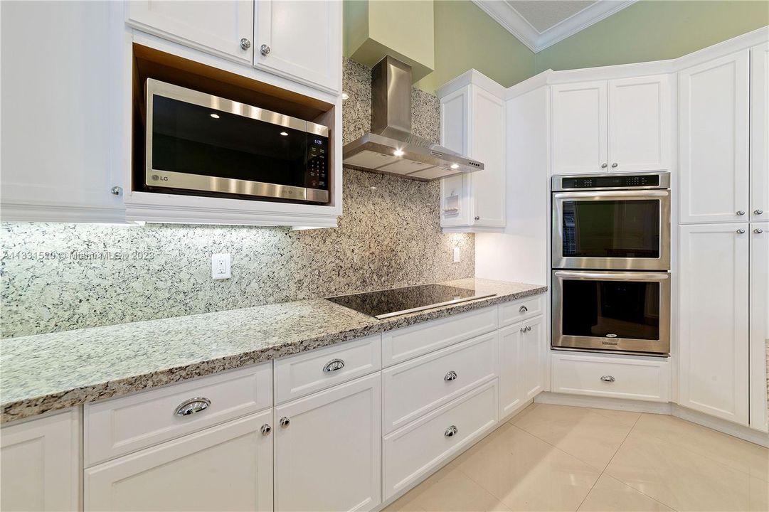 Recently Sold: $2,350,000 (5 beds, 5 baths, 5784 Square Feet)