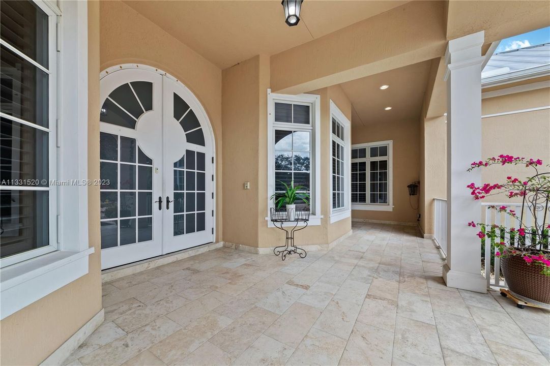 Recently Sold: $2,350,000 (5 beds, 5 baths, 5784 Square Feet)