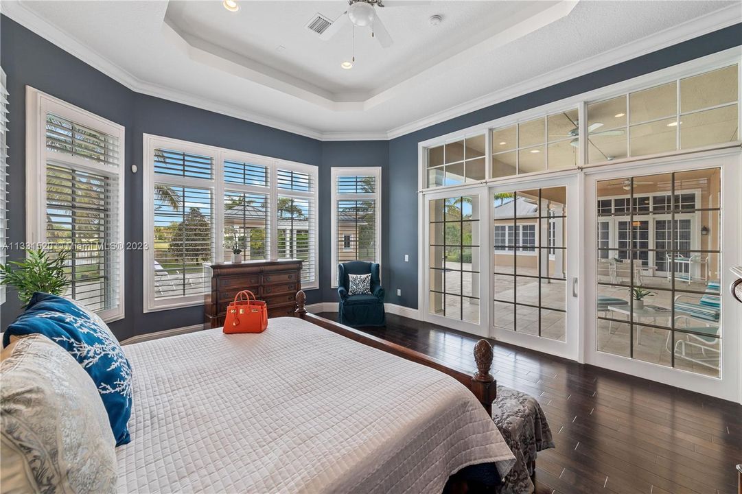 Recently Sold: $2,350,000 (5 beds, 5 baths, 5784 Square Feet)