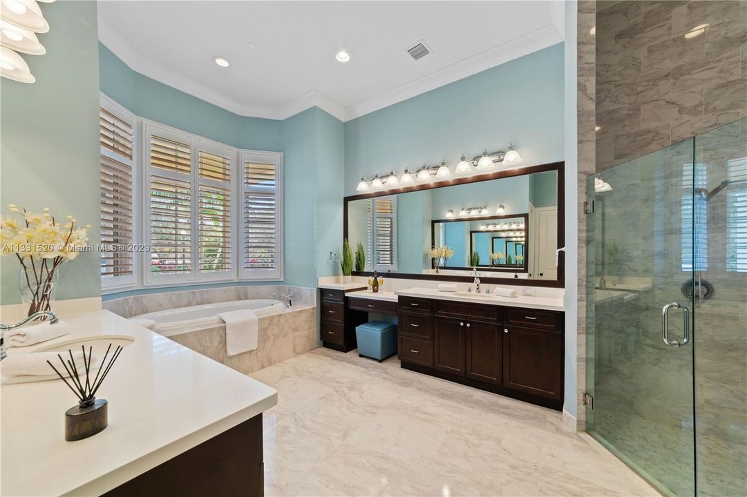 Recently Sold: $2,350,000 (5 beds, 5 baths, 5784 Square Feet)