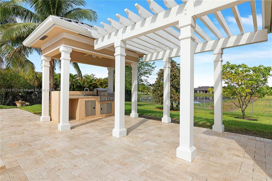 Recently Sold: $2,350,000 (5 beds, 5 baths, 5784 Square Feet)