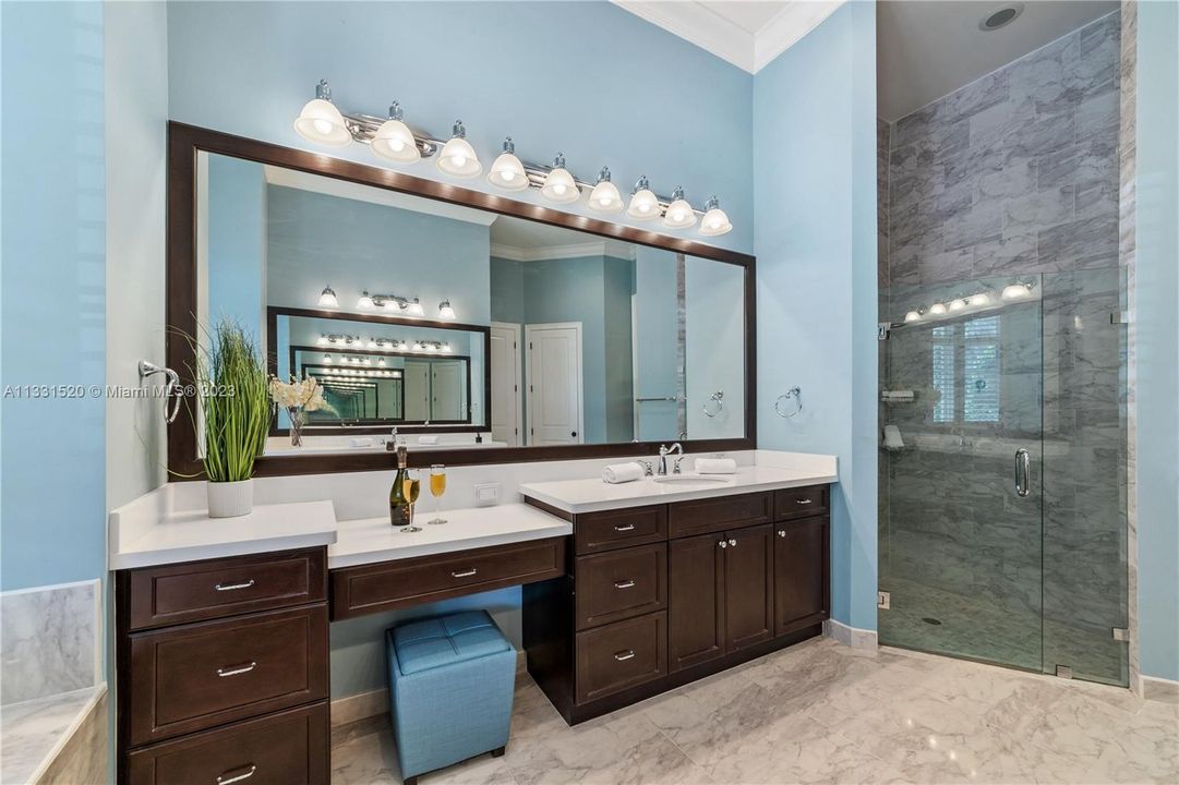 Recently Sold: $2,350,000 (5 beds, 5 baths, 5784 Square Feet)