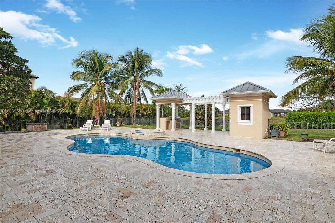 Recently Sold: $2,350,000 (5 beds, 5 baths, 5784 Square Feet)