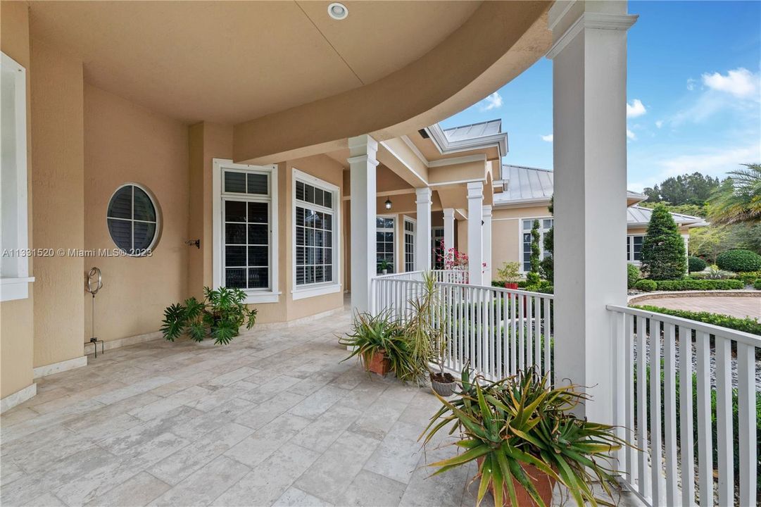 Recently Sold: $2,350,000 (5 beds, 5 baths, 5784 Square Feet)