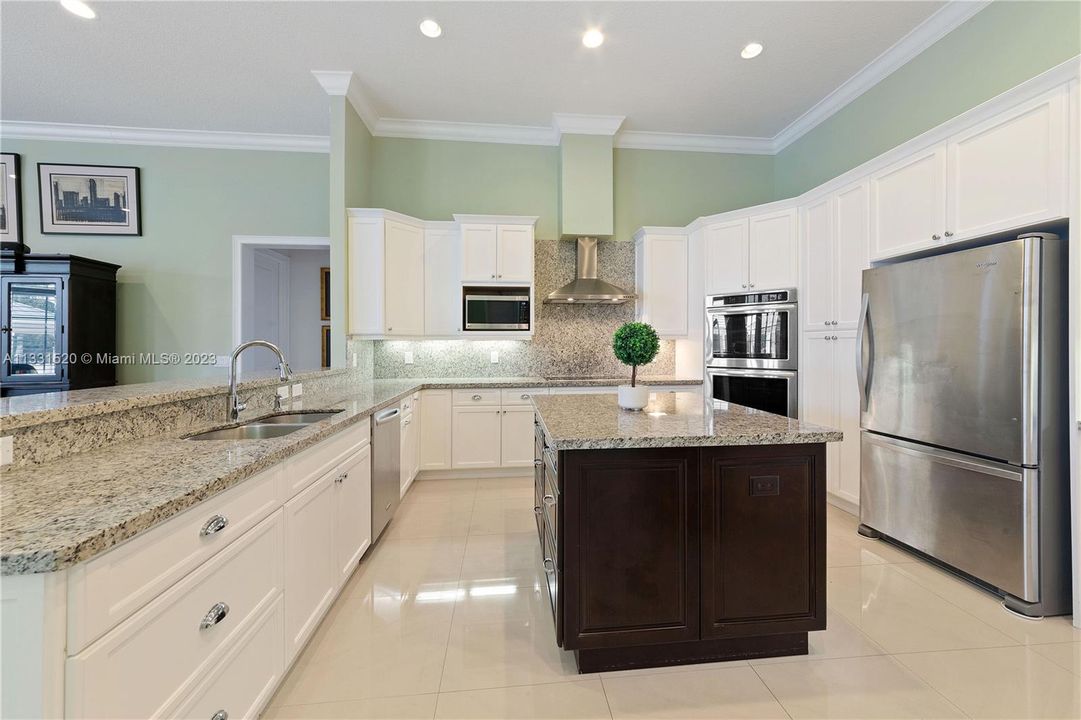 Recently Sold: $2,350,000 (5 beds, 5 baths, 5784 Square Feet)