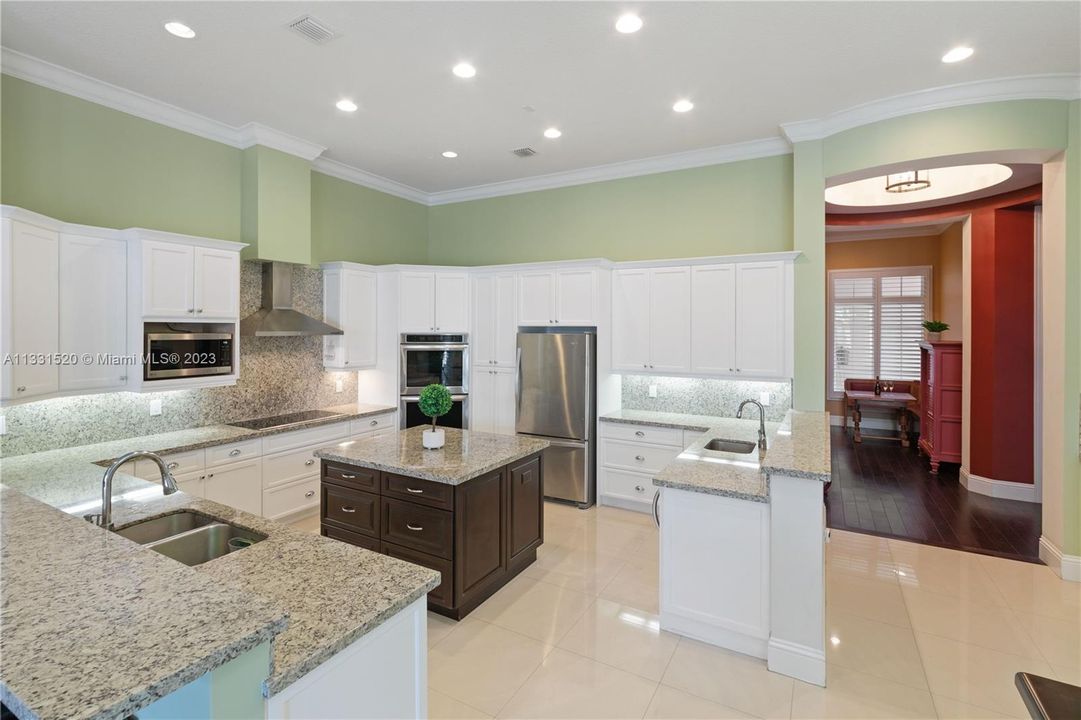 Recently Sold: $2,350,000 (5 beds, 5 baths, 5784 Square Feet)