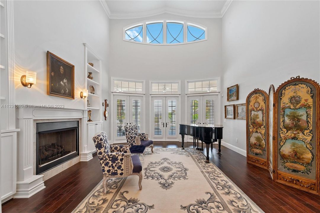 Recently Sold: $2,350,000 (5 beds, 5 baths, 5784 Square Feet)