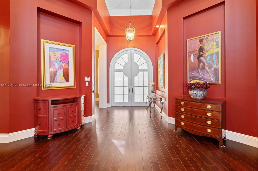 Recently Sold: $2,350,000 (5 beds, 5 baths, 5784 Square Feet)