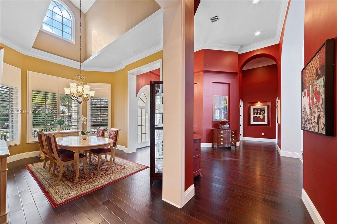 Recently Sold: $2,350,000 (5 beds, 5 baths, 5784 Square Feet)