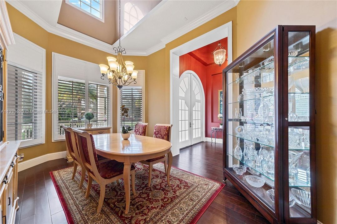 Recently Sold: $2,350,000 (5 beds, 5 baths, 5784 Square Feet)