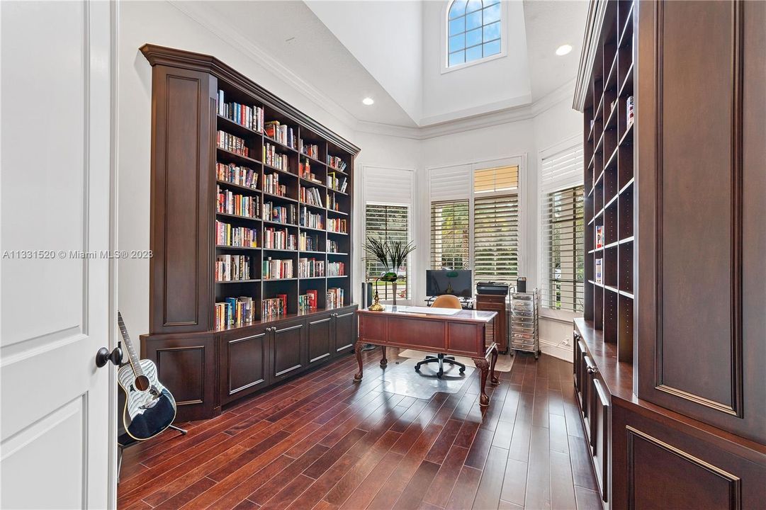 Recently Sold: $2,350,000 (5 beds, 5 baths, 5784 Square Feet)