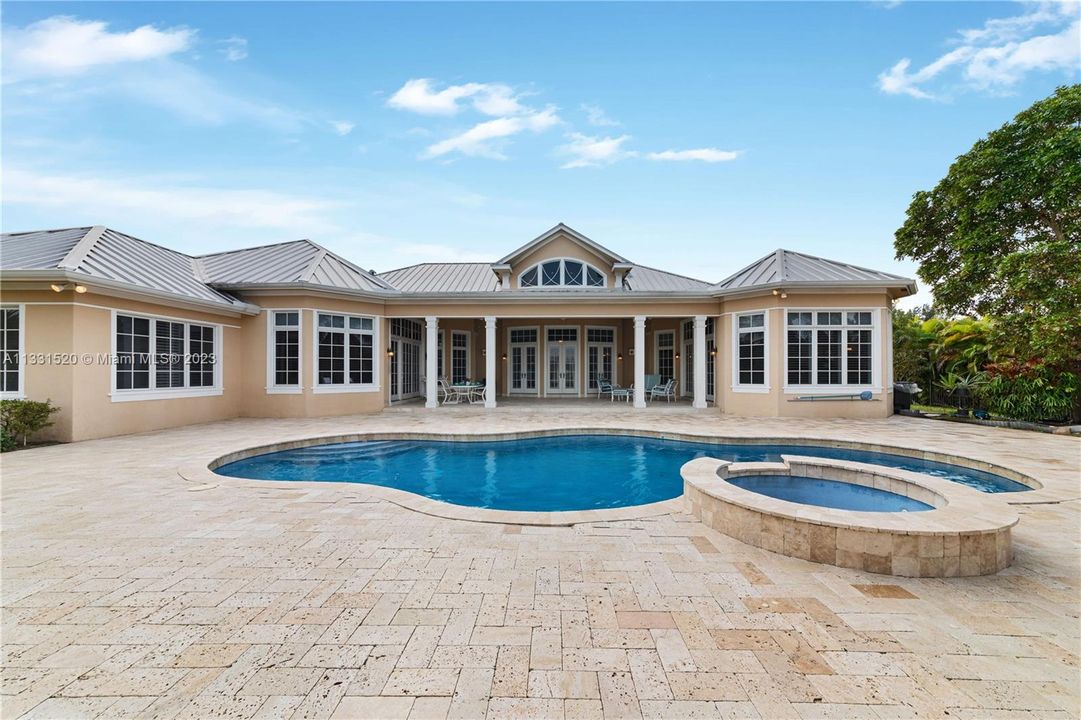 Recently Sold: $2,350,000 (5 beds, 5 baths, 5784 Square Feet)