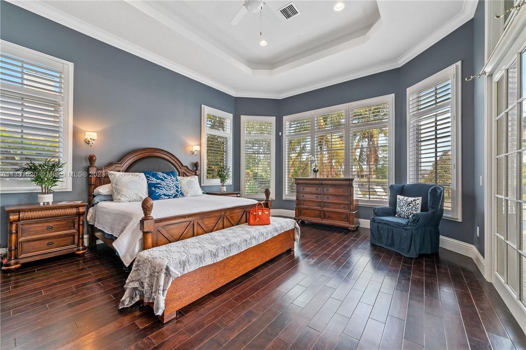 Recently Sold: $2,350,000 (5 beds, 5 baths, 5784 Square Feet)