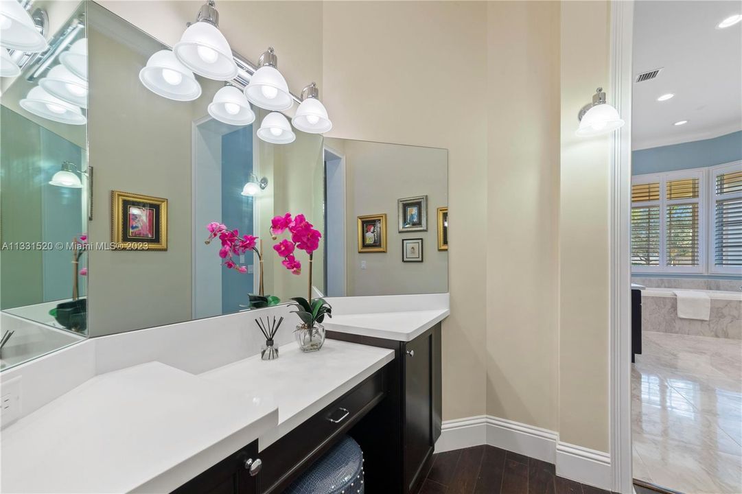 Recently Sold: $2,350,000 (5 beds, 5 baths, 5784 Square Feet)