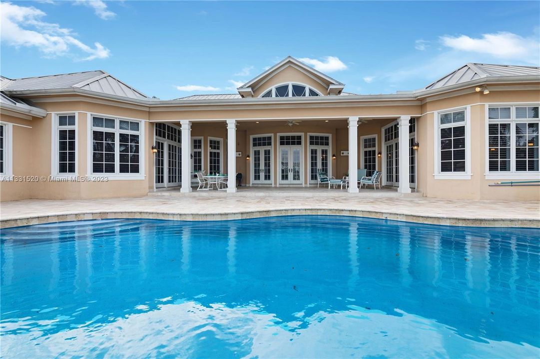 Recently Sold: $2,350,000 (5 beds, 5 baths, 5784 Square Feet)