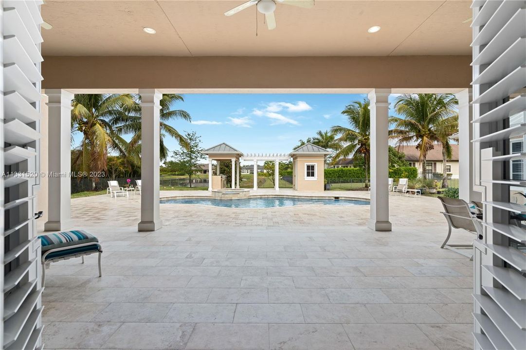 Recently Sold: $2,350,000 (5 beds, 5 baths, 5784 Square Feet)