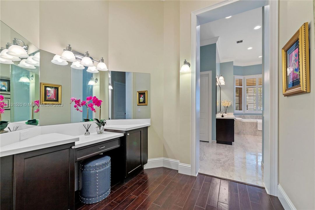 Recently Sold: $2,350,000 (5 beds, 5 baths, 5784 Square Feet)