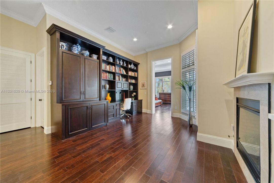 Recently Sold: $2,350,000 (5 beds, 5 baths, 5784 Square Feet)