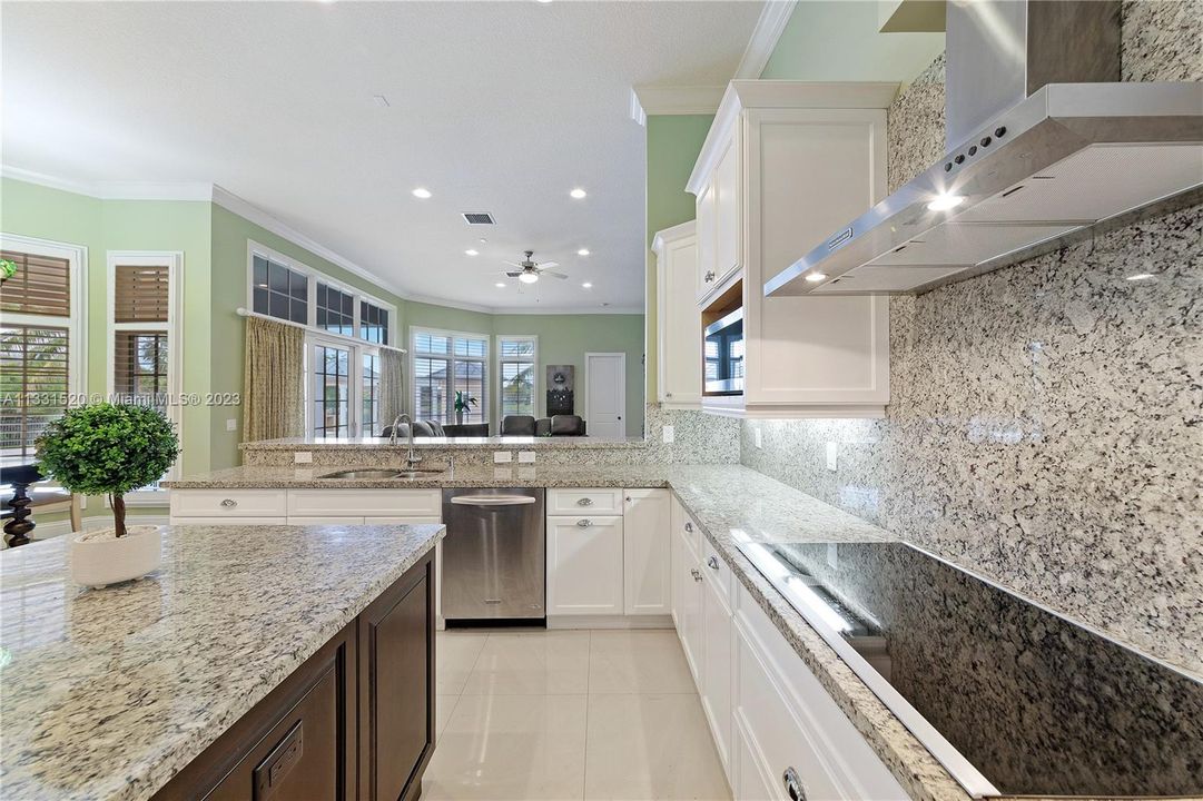 Recently Sold: $2,350,000 (5 beds, 5 baths, 5784 Square Feet)