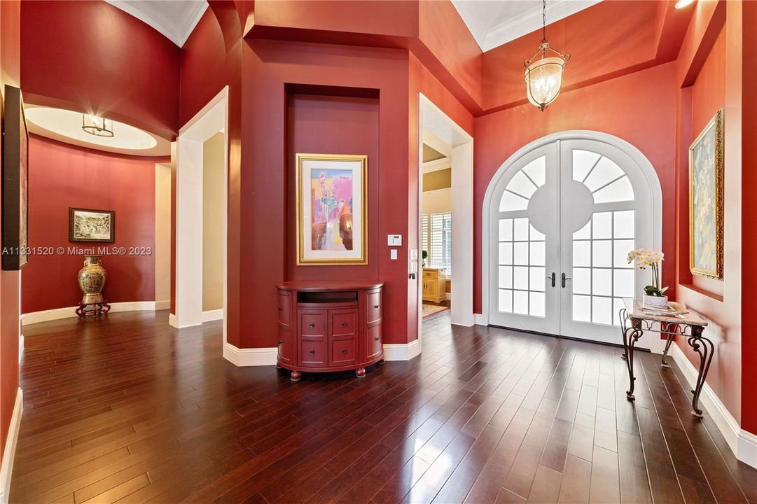 Recently Sold: $2,350,000 (5 beds, 5 baths, 5784 Square Feet)