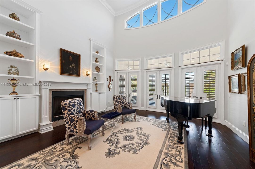 Recently Sold: $2,350,000 (5 beds, 5 baths, 5784 Square Feet)