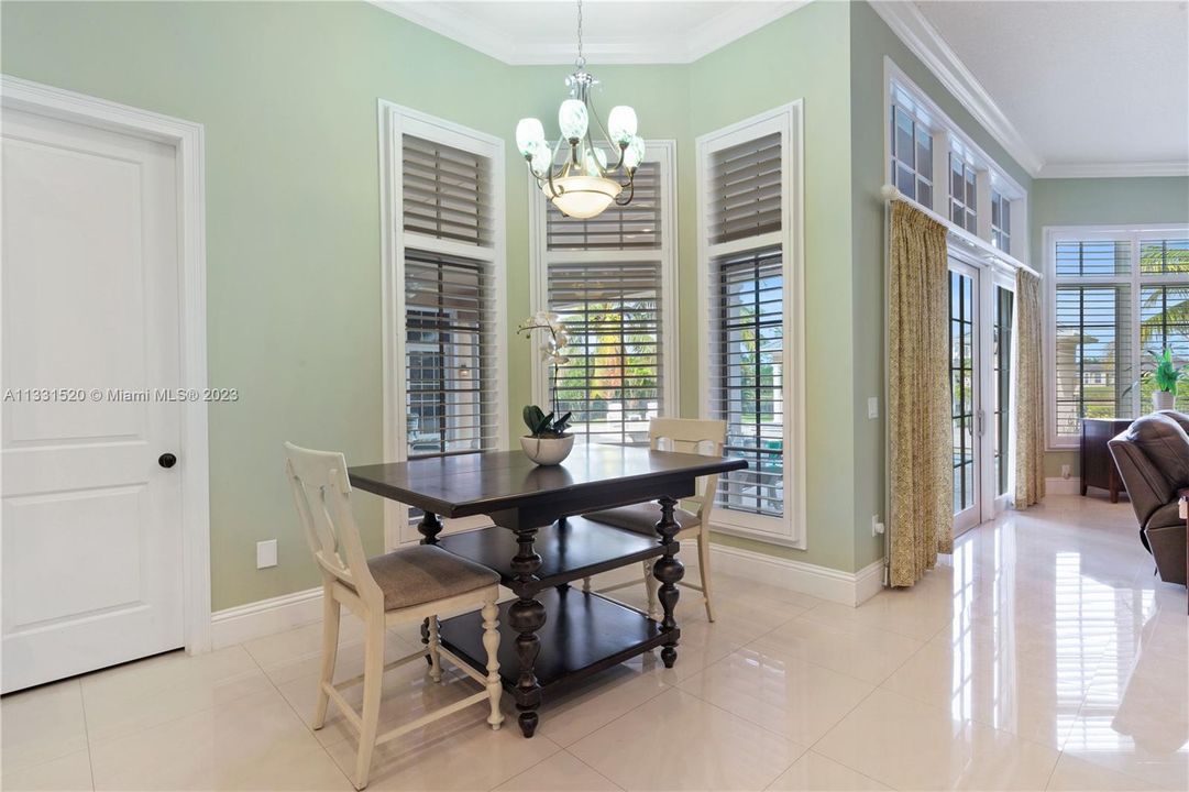 Recently Sold: $2,350,000 (5 beds, 5 baths, 5784 Square Feet)