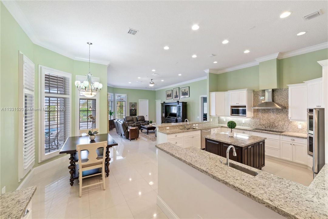 Recently Sold: $2,350,000 (5 beds, 5 baths, 5784 Square Feet)