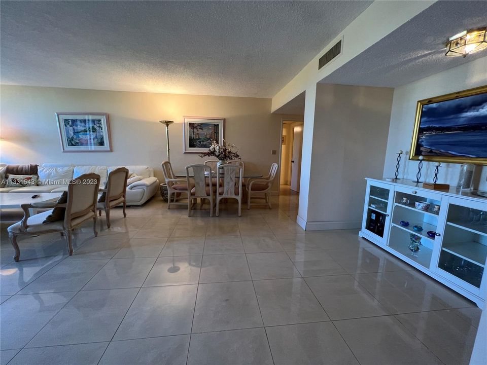 Recently Sold: $1,100,000 (3 beds, 2 baths, 1715 Square Feet)