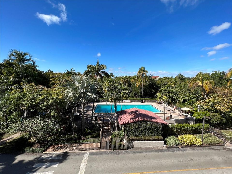 Recently Sold: $1,100,000 (3 beds, 2 baths, 1715 Square Feet)