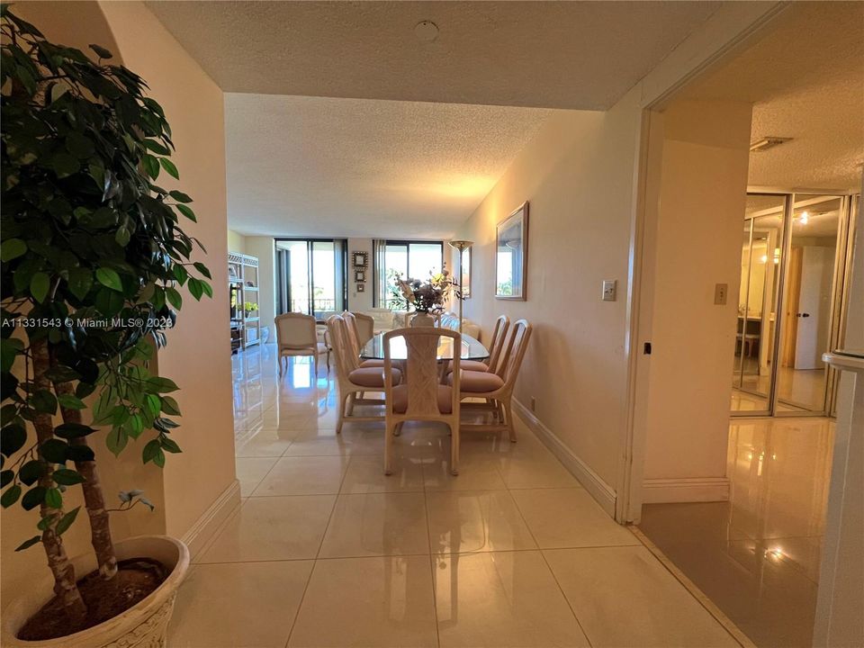 Recently Sold: $1,100,000 (3 beds, 2 baths, 1715 Square Feet)