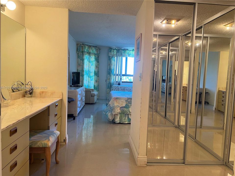 Recently Sold: $1,100,000 (3 beds, 2 baths, 1715 Square Feet)