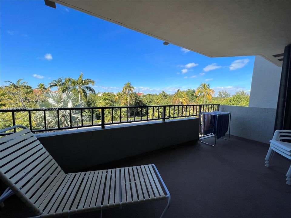 Recently Sold: $1,100,000 (3 beds, 2 baths, 1715 Square Feet)