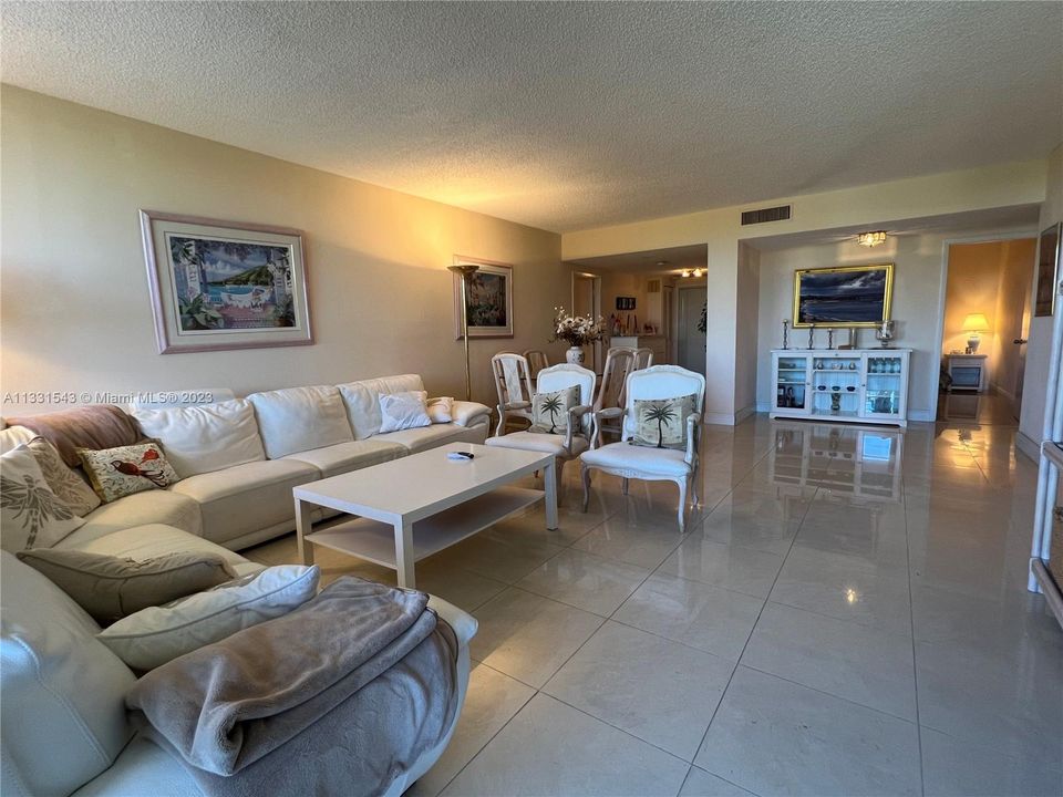 Recently Sold: $1,100,000 (3 beds, 2 baths, 1715 Square Feet)
