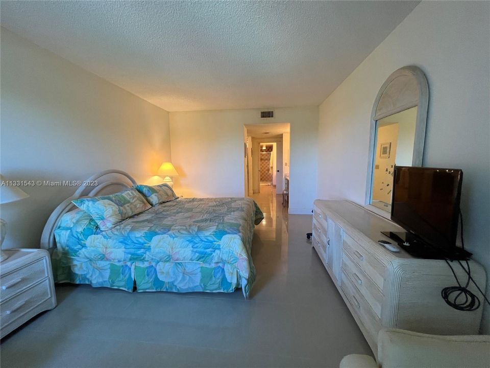 Recently Sold: $1,100,000 (3 beds, 2 baths, 1715 Square Feet)