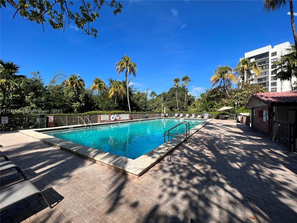 Recently Sold: $1,100,000 (3 beds, 2 baths, 1715 Square Feet)