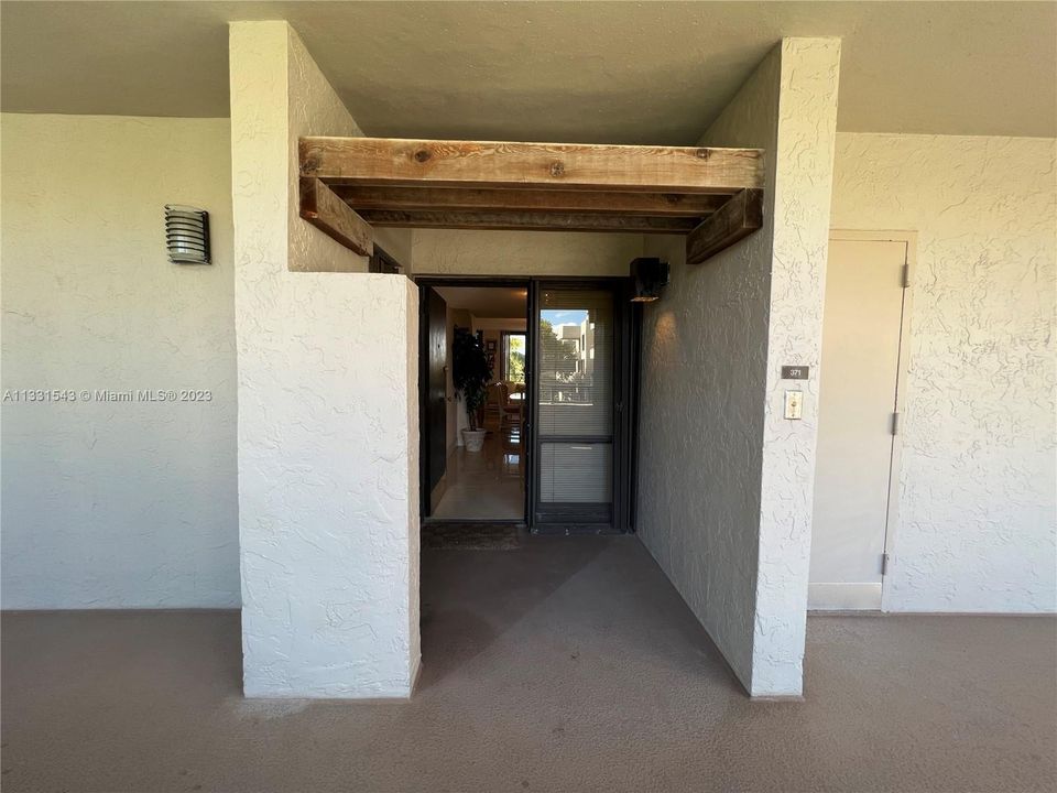 Recently Sold: $1,100,000 (3 beds, 2 baths, 1715 Square Feet)