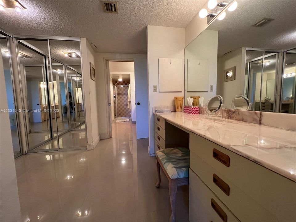 Recently Sold: $1,100,000 (3 beds, 2 baths, 1715 Square Feet)