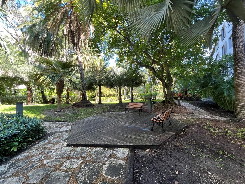 Recently Sold: $1,100,000 (3 beds, 2 baths, 1715 Square Feet)