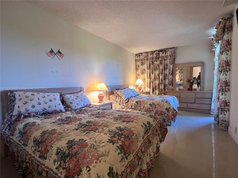 Recently Sold: $1,100,000 (3 beds, 2 baths, 1715 Square Feet)