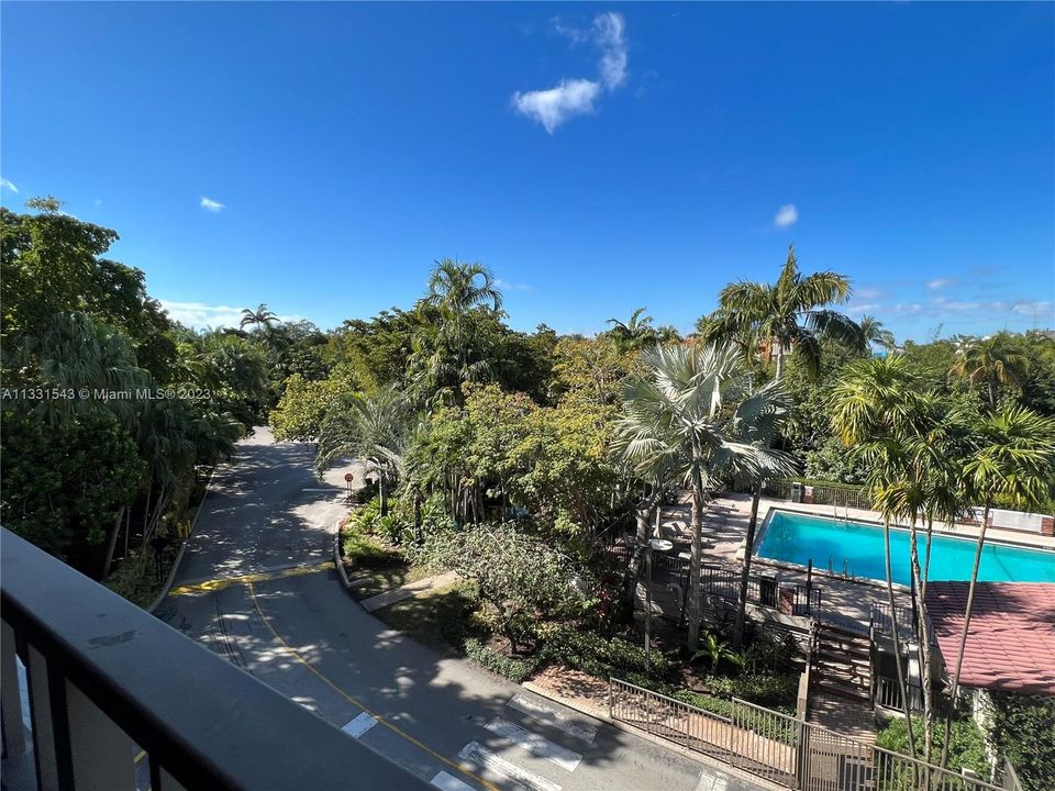 Recently Sold: $1,100,000 (3 beds, 2 baths, 1715 Square Feet)