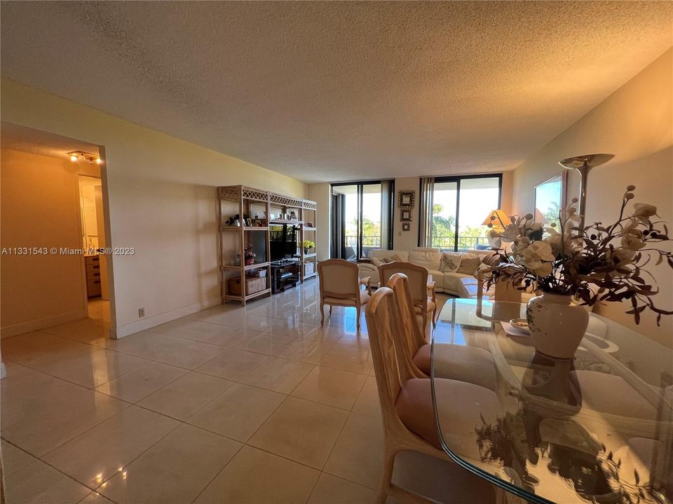 Recently Sold: $1,100,000 (3 beds, 2 baths, 1715 Square Feet)