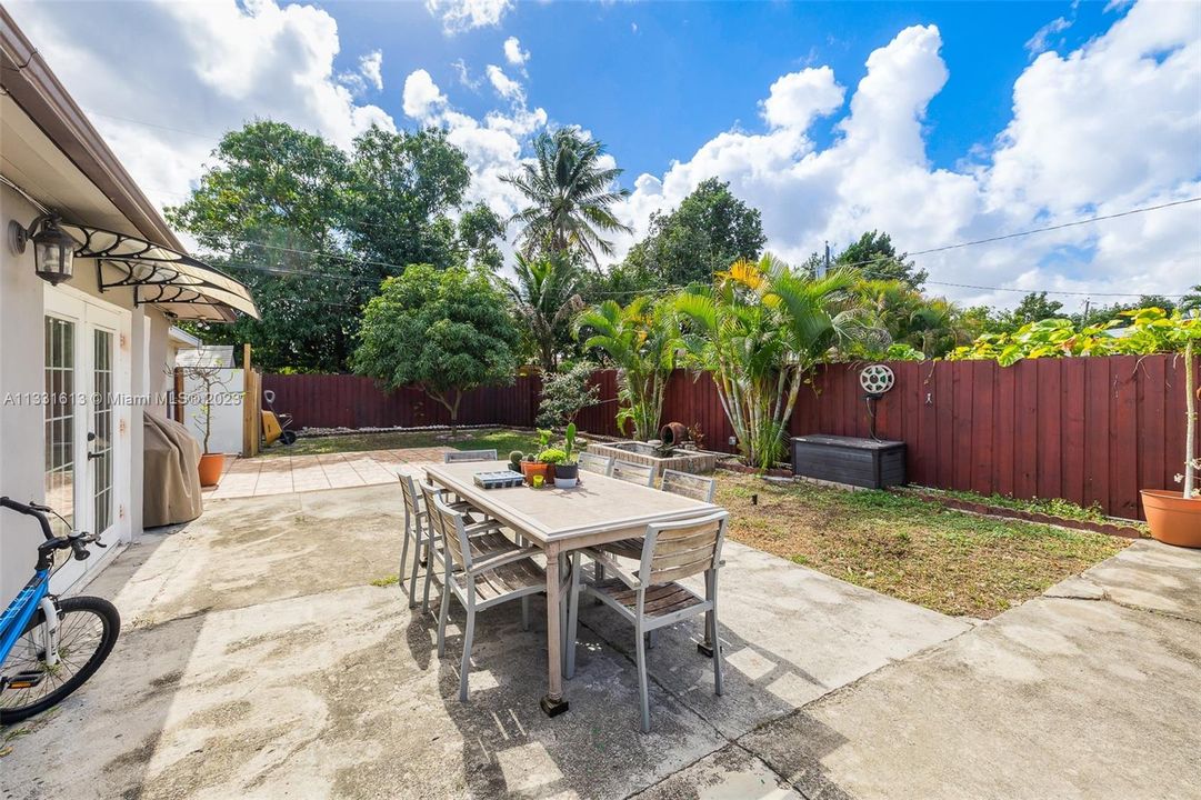 Recently Sold: $550,000 (3 beds, 3 baths, 2612 Square Feet)