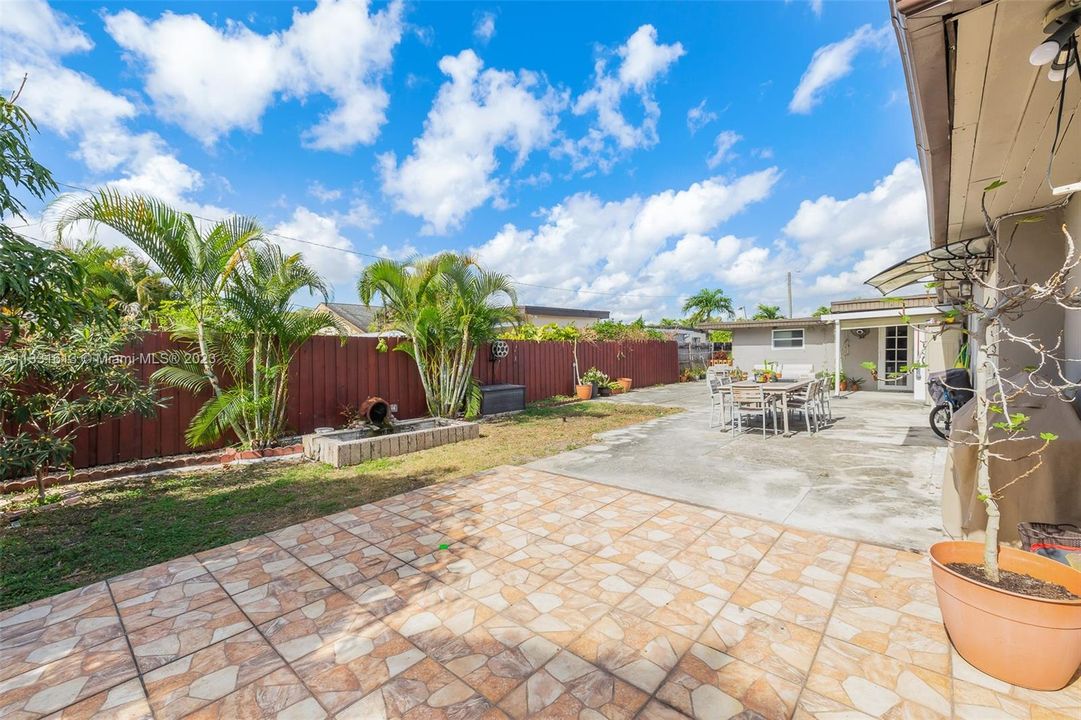Recently Sold: $550,000 (3 beds, 3 baths, 2612 Square Feet)